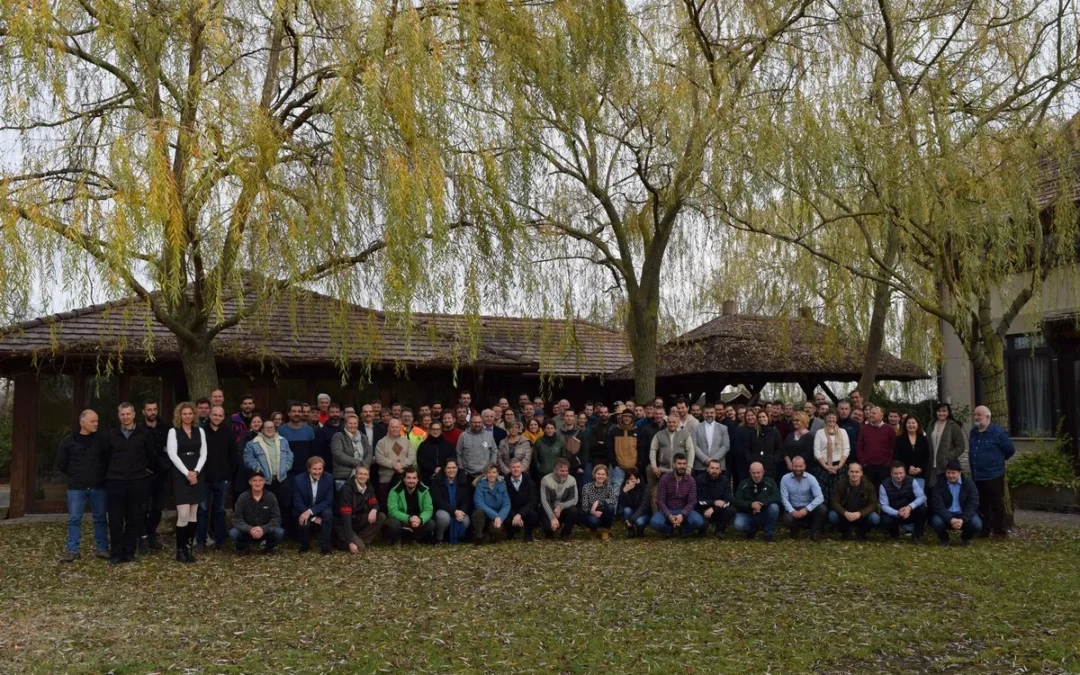 2025. november 28-án a Magyar Faápolók Egyesülete nemzetközi konferenciát szervezett Faápolás Magyarországon és Közép-Európában címmel